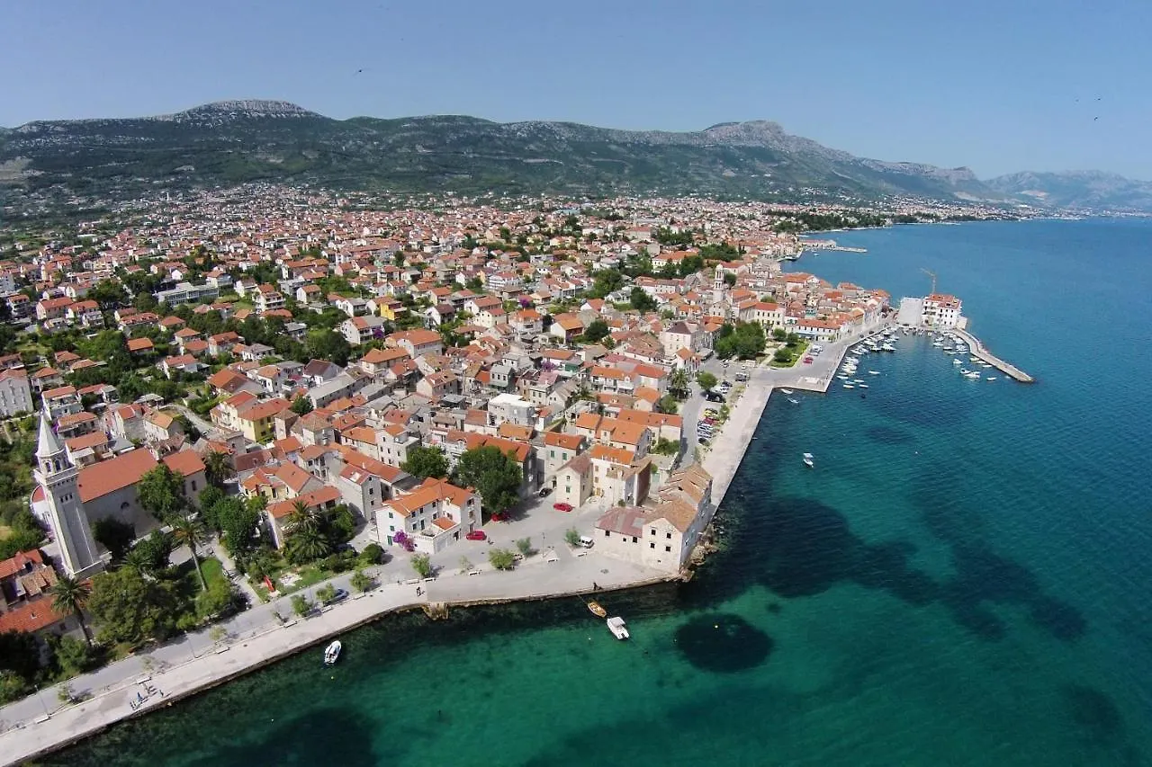 Apartments With A Parking Space Kastel Stafilic, Kastela - 20802