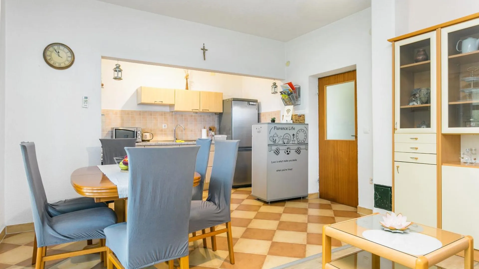 Apartments With A Parking Space Kastel Stafilic, Kastela - 20802